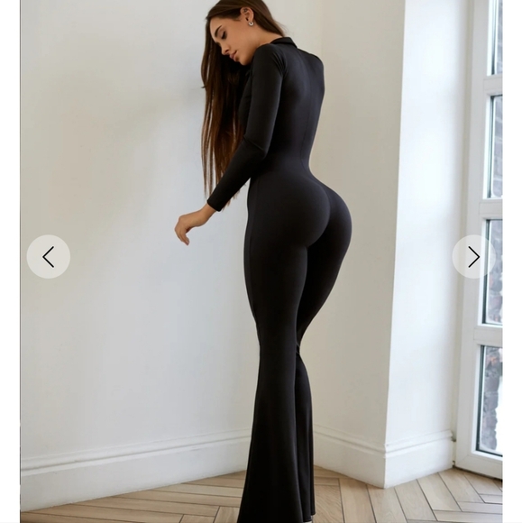 Chic Black Wide-Leg Jumpsuit with Plunging V-Neck - Picture 5 of 12